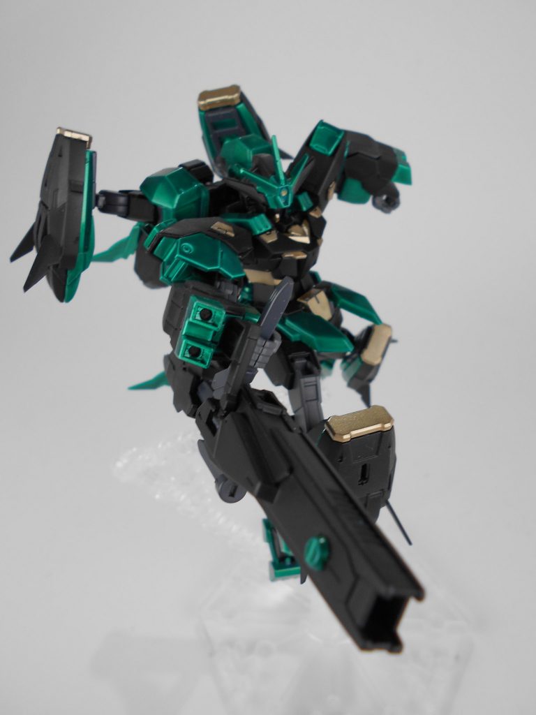 ビッグビームバズーカ。ヴィートルーガンダムの武装をそのまま使用していますが、先端部にハードポイント、底部にビームサーベルを追加しています。
