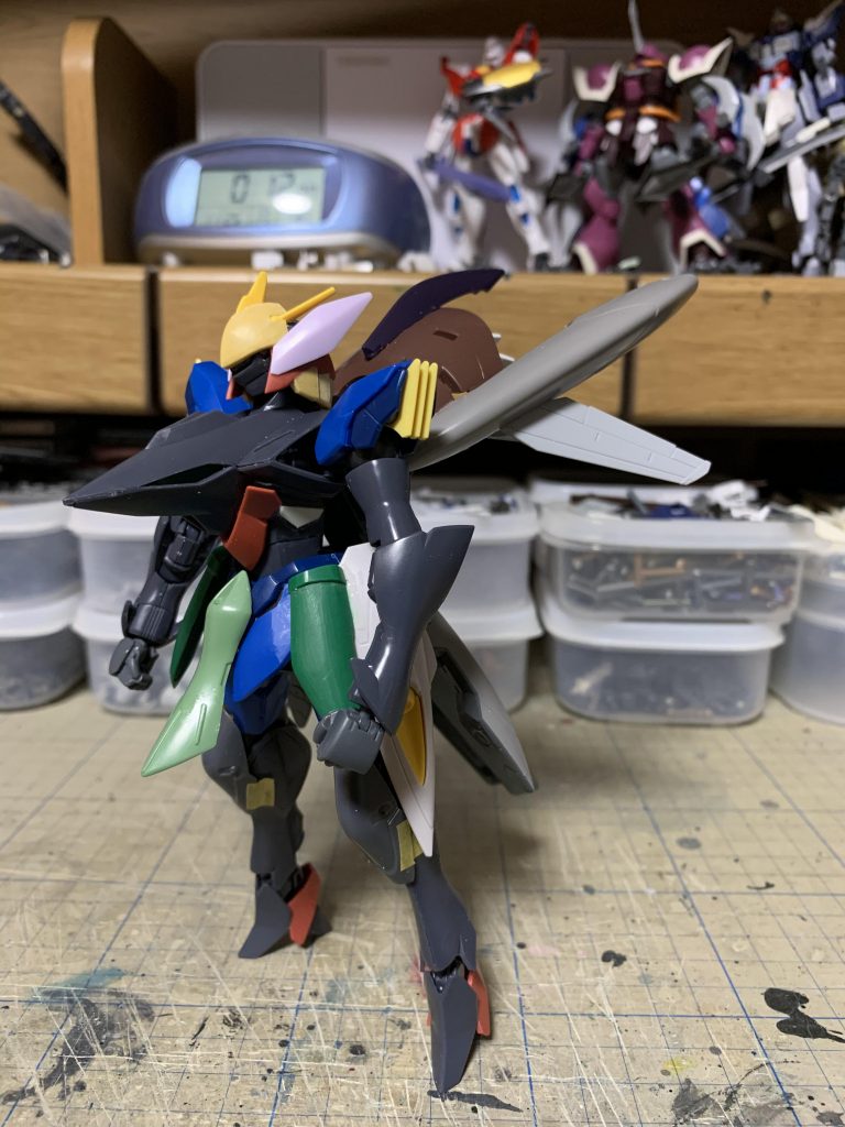 本体が大まかに出来ました。バックパックのバインダー部分はジャンクの塊です。