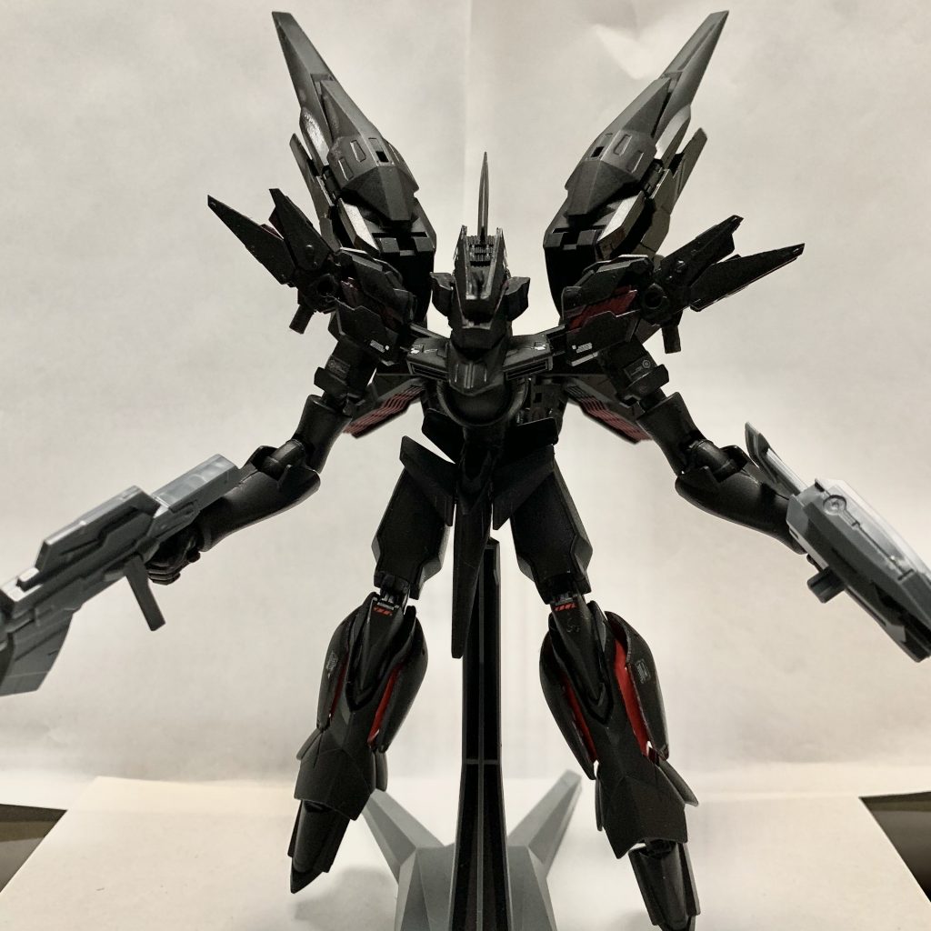 正面
ヘッドはグレイズ改をベースにプラ板等で形を変えました。また、肩にはコトブキヤのラジエートフィンを付けてます。