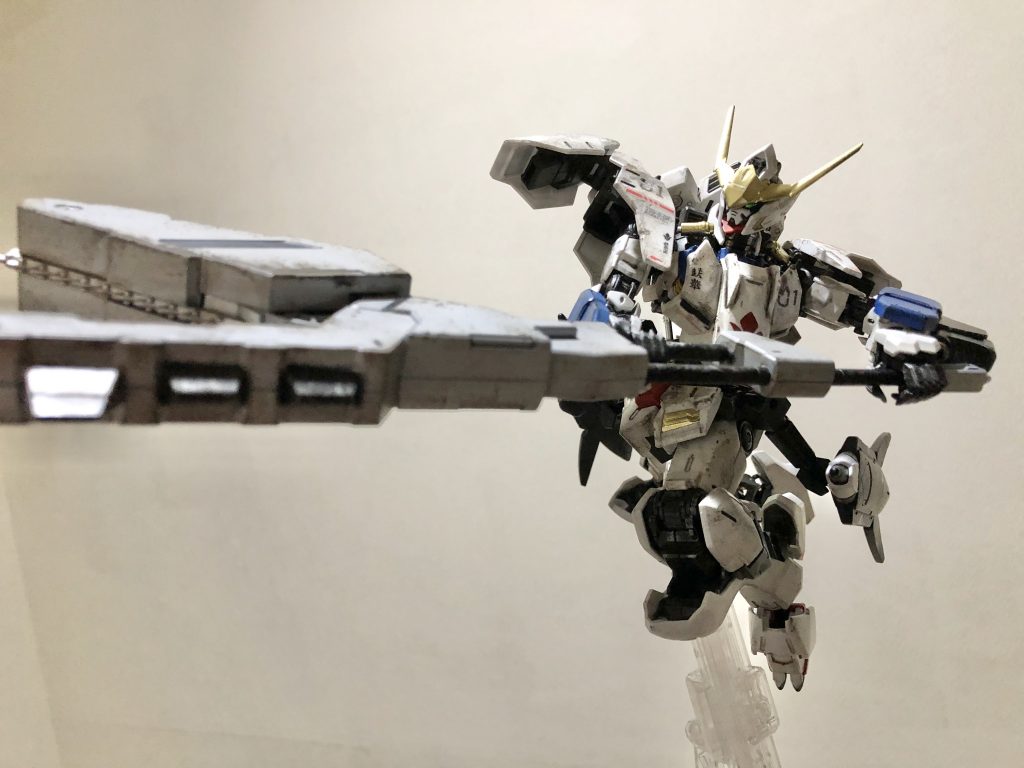 MGのガンダムフレームの手首の可動域が圧倒的に広いので武器を様々な角度に構えられます