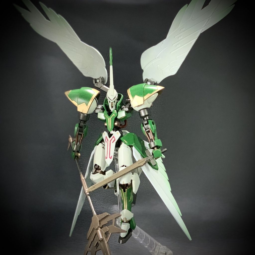仰々しい見せかけだけにとどまらない、優秀な機体であると言えよう。これが戦場に舞い降りる様は、まさしく女神の使徒と呼ばれるに相応しい姿だ。