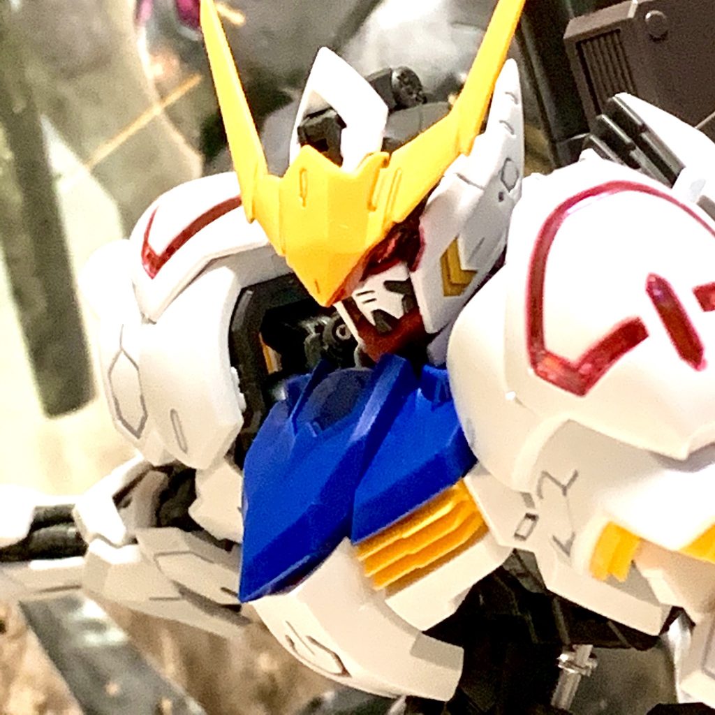 わかりづらいですが、目を赤くし、周辺に照り返しの赤を塗っています。
※トップ画像は加工したものです。