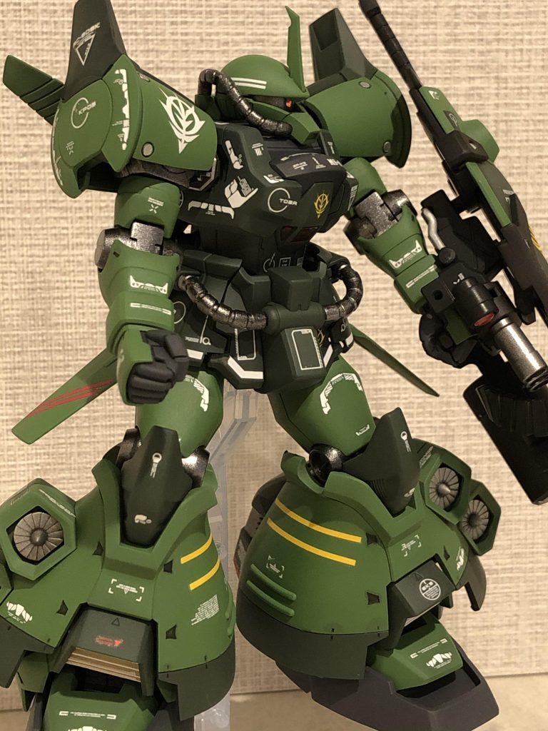 右側から。関節部分や動力パイプ、ブースターやファンの部分はメタリック塗装→光沢クリア。外装は艶消しにしました。一部筆塗りにてクロームシルバーをアクセントにしました。今まではメタリックで統一や艶消し統一にしていましたが、MIXでも非常に綺麗にまとまる事が分かり勉強になりました🤗