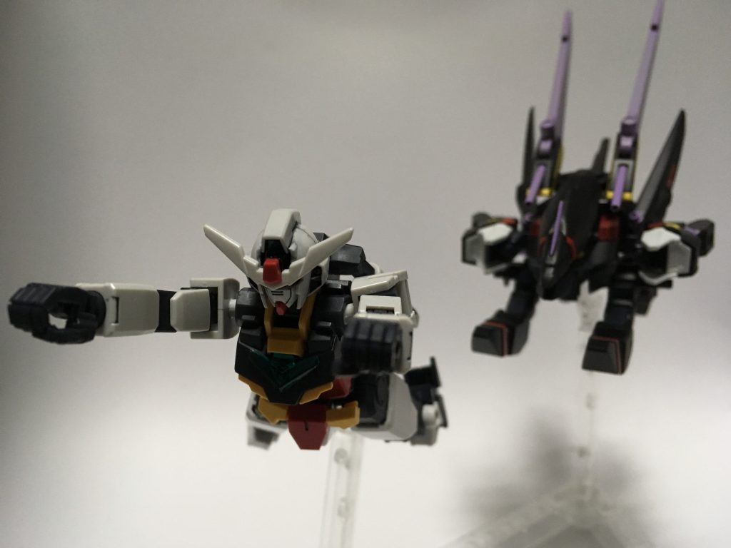 ここからは合体したテルースリィガンダムをご紹介。
コアチェンジ、ドッキングGO!