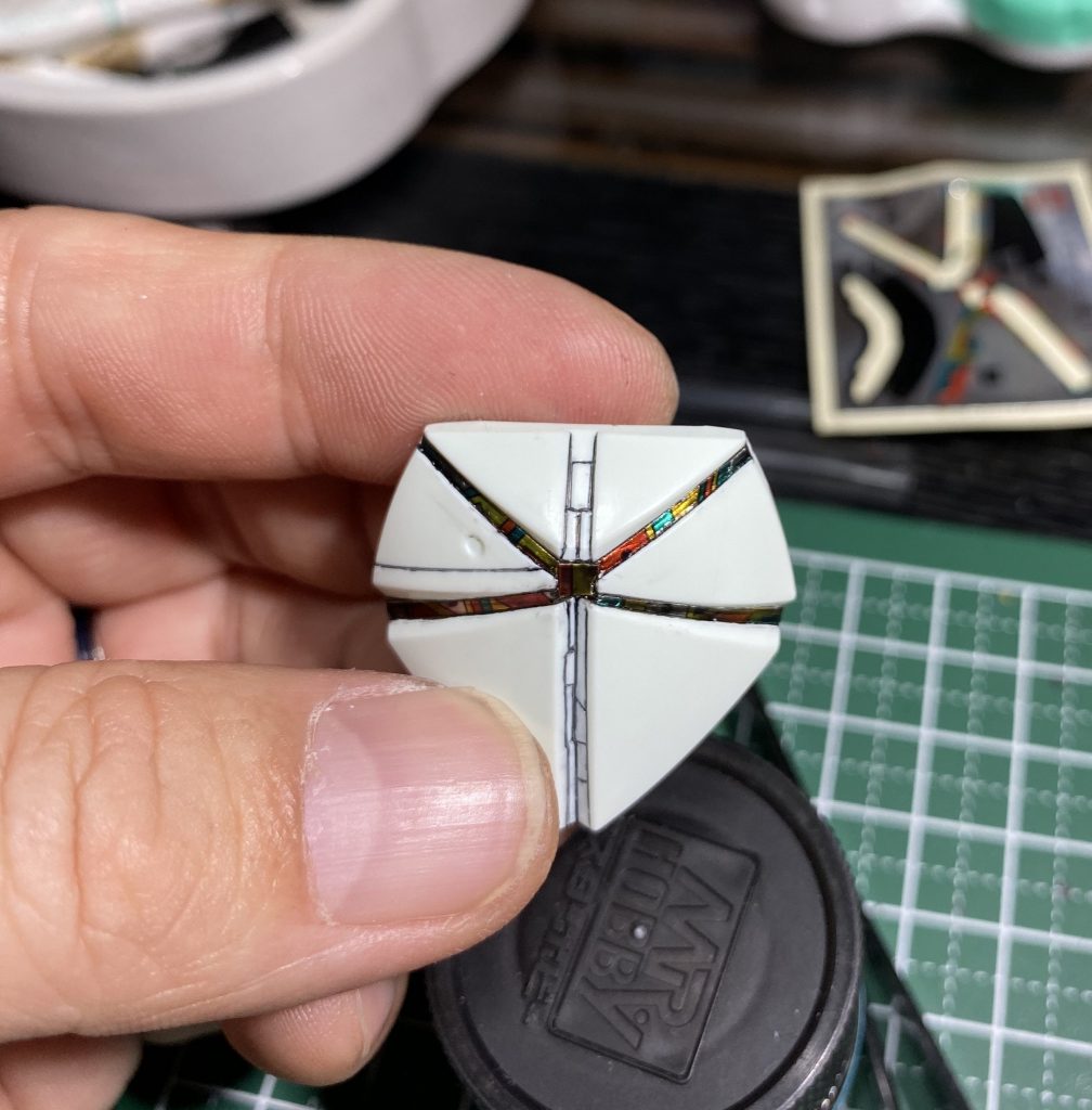 胸のXはMG用シールを切り刻んで、上からスモークグレーで塗装^ ^