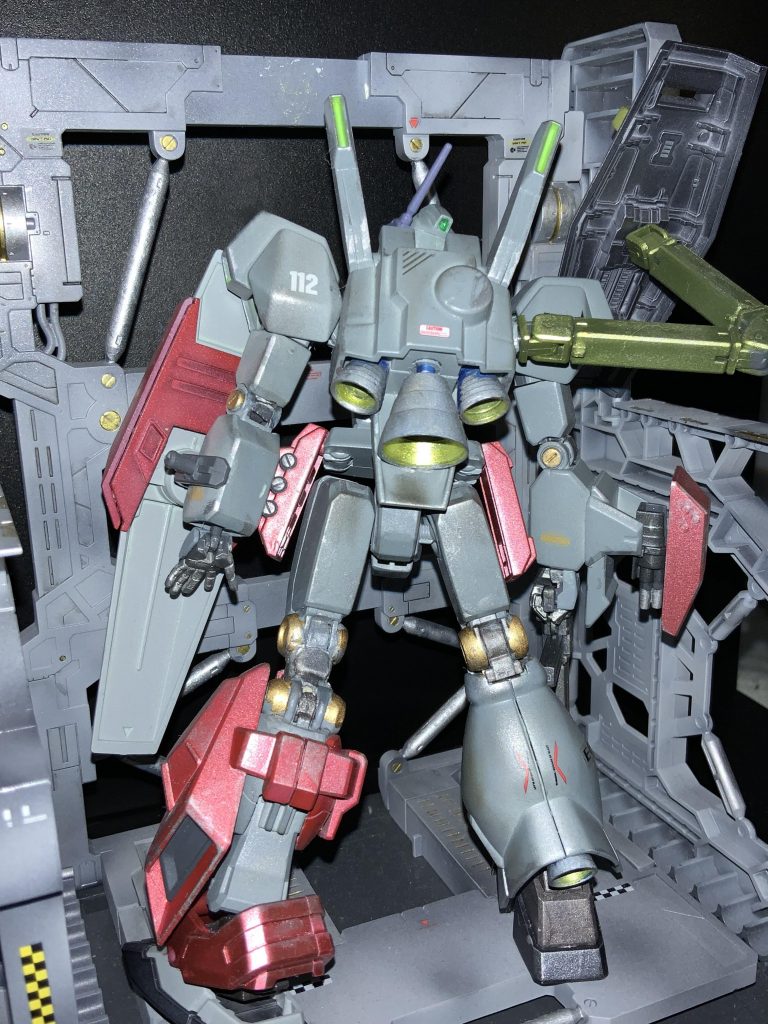 こちらも全塗装、筆塗りしたのですが重ね塗りし過ぎて間接部が脆くなりまして⋯ もっと汚したかったけど(T_T)