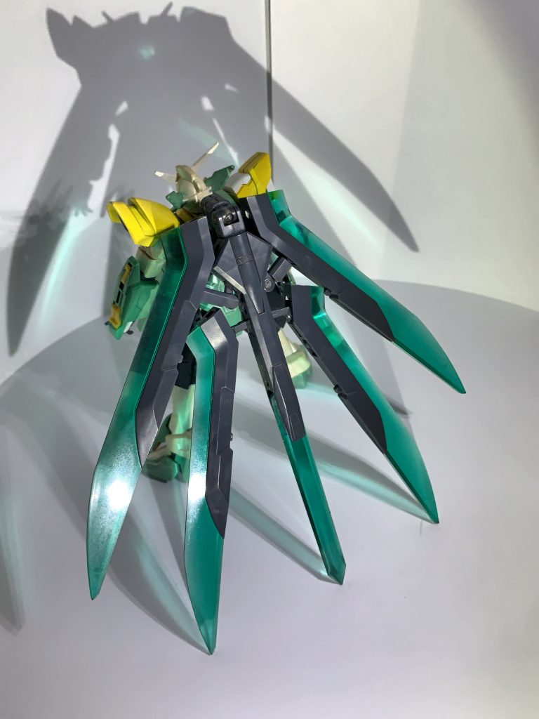 バックパック…?
*メガスラッシュエッジ*を2本使用してて
エクストリームガンダム タキオン・フェイズの容姿に
似せたくてこうなりました!