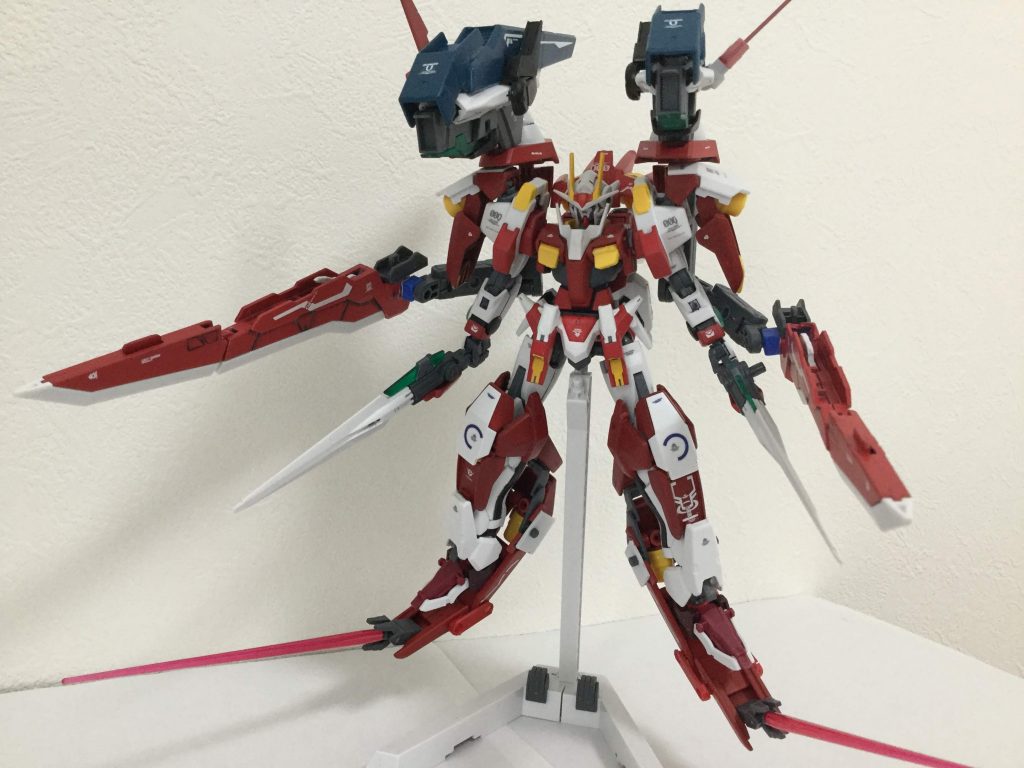 ダブルオーアームズアーマー
エクシアとGNアームズの機能を1つにした形状