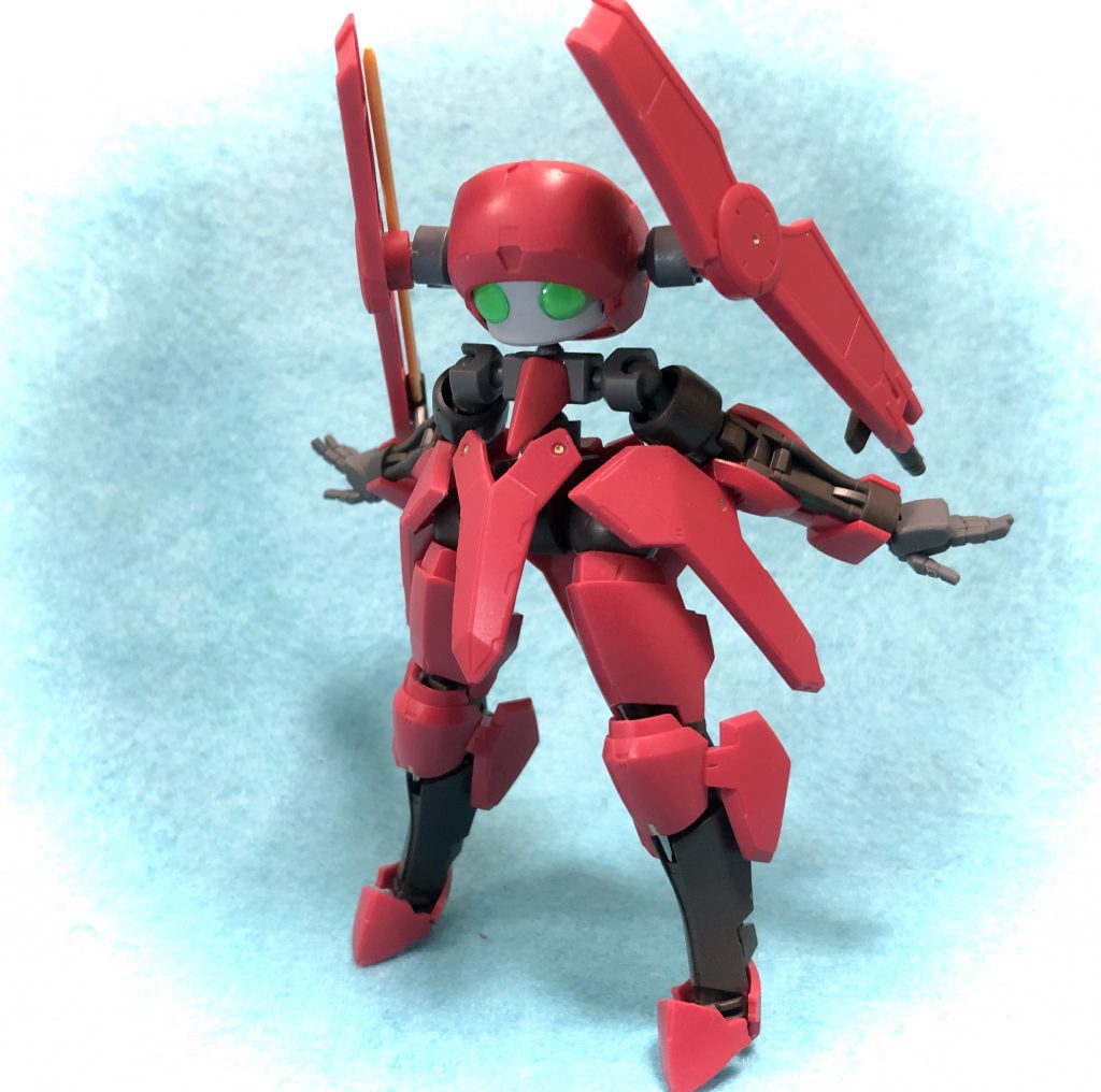 前面。作り方は前作同様。差別化のため、頭にはシールドを使ったツインテールを付けてみました。