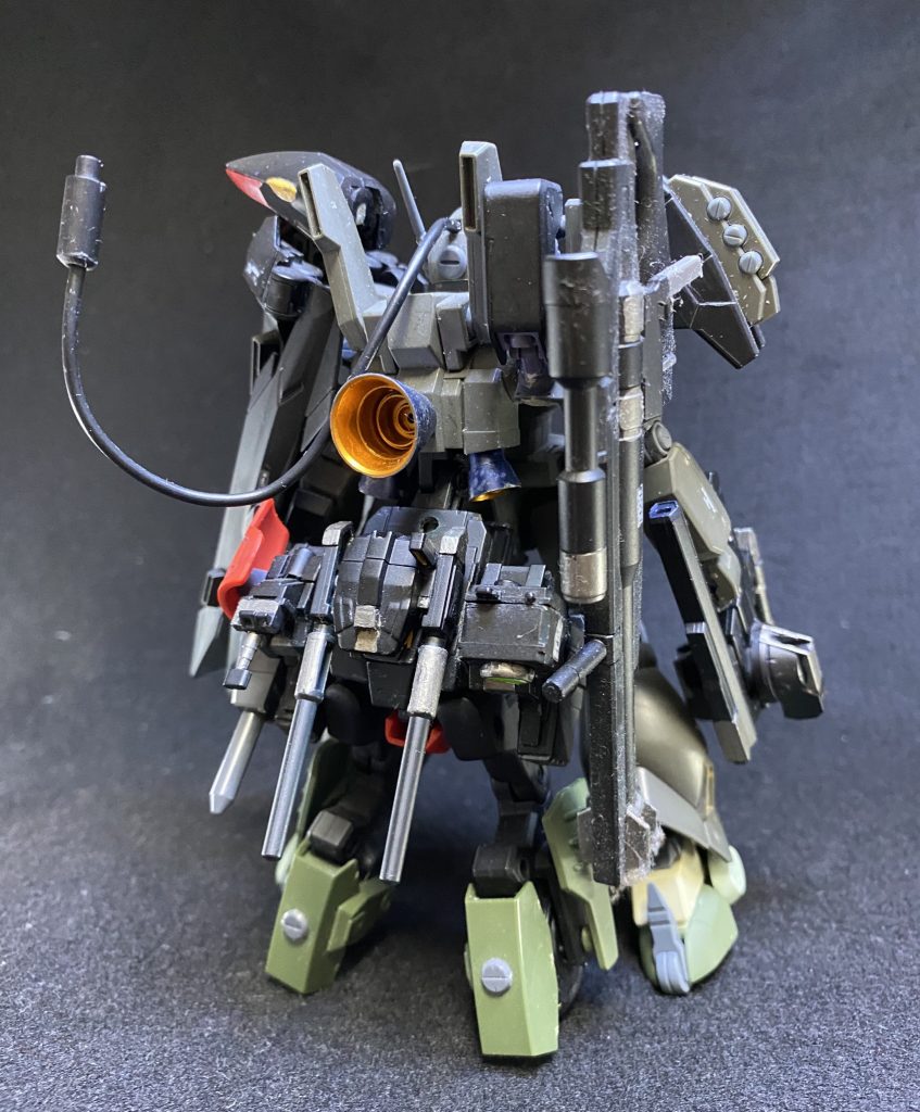 背中にはミニロト。
肩にはブリッツの肩パーツとノーネイムのパーツの組み合わせの支援機『ミラージュバード』
そして、バックパックにSDクシャトリアについてきたミニロトを改造した支援機『ミニロトくん』も搭載。