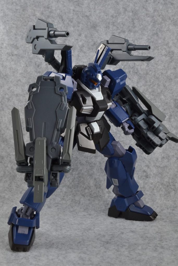 バックパックに追加装備されたビームキャノン。
アームである程度自由に可動します。
使用したキットはパワードアームズパワーダーとスカルウェポン。