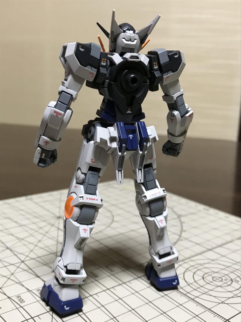 素体画像2
ダブルオーのキット制作2個目になりますが、合わせ目消し&後ハメ箇所が多いですよねぇ。
後ハメ考えるのが面倒になってそのままにしちゃってごまかしてます。
時間は有限、手抜き万歳という事で←くそ野郎ですいません。