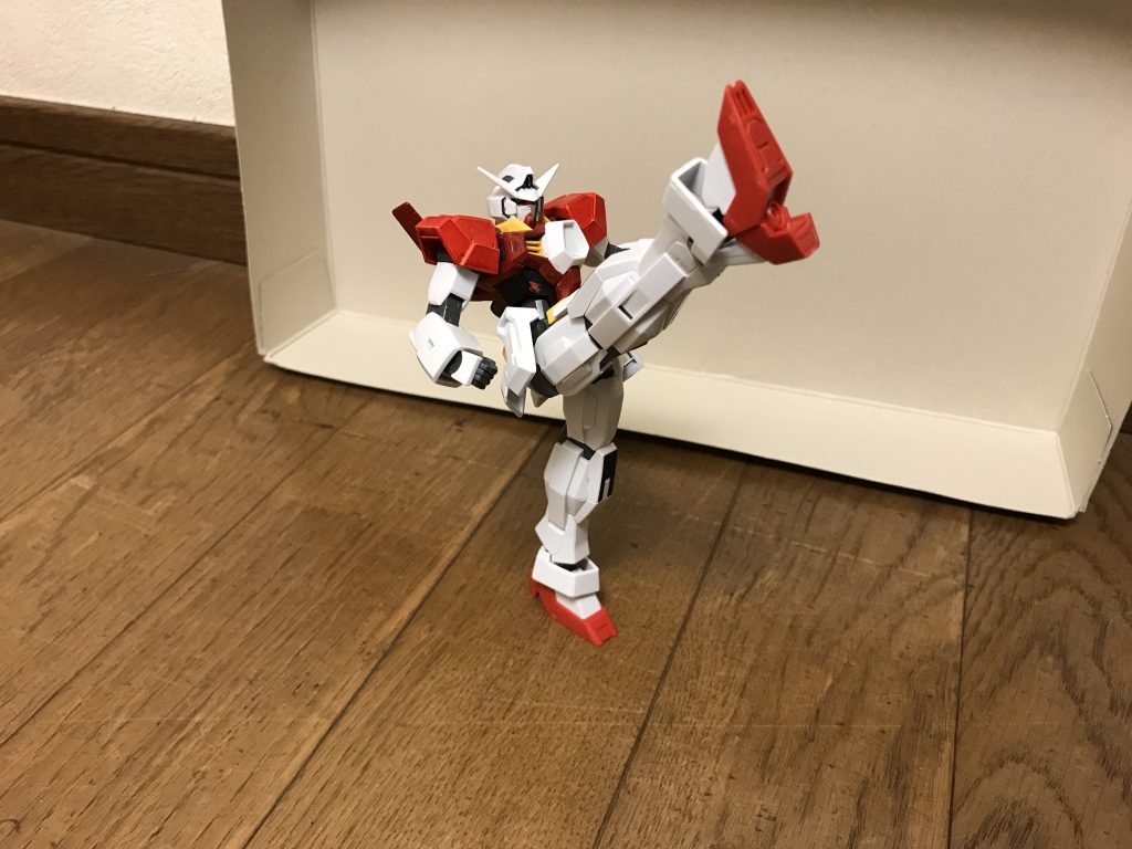 アズラエルは、自らの最高傑作と自負する本機を「AGEシリーズ最強であるガンダムAGE-FXを上回る」とまで言っているが、実際の基本性能はAGE-FXとは大差は無い。具体的には、運動性とジャンプ力では本機が上であるが、逆に火力と防御力では水を空けられてしまっており、機動力に至っては互角であるなど、幾らなんでもAGE-FXを過小評価しすぎと言える。しかし、それはあくまで性能面で勝負した場合の話であり、上述した連邦軍の元凄腕パイロットが本機に搭乗した事で、その性能は最大限まで発揮され、フォースインパルスガンダムやガンダムエクシアマンティスとも互角に渡り合う戦闘能力を発揮している。