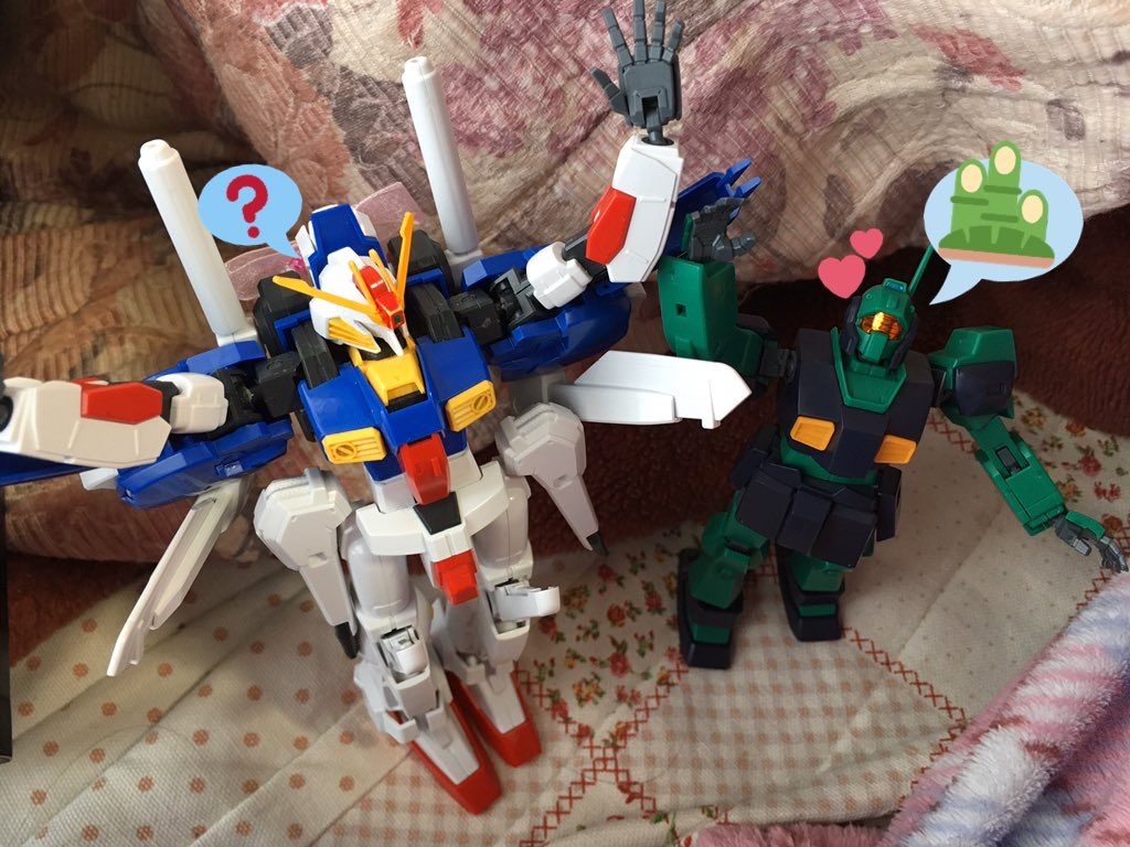 TwitterではおなじみのうちのSガンダムちゃんとネモちゃん。今回生まれて初めてのお正月です。
元野生児のSちゃんは新年の概念がいまいち理解できていません。