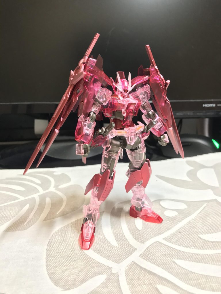 光の当たり方によってトランザム感が強調されていてクリアとメタルの相性はかなりイイんじゃないかと思いました。