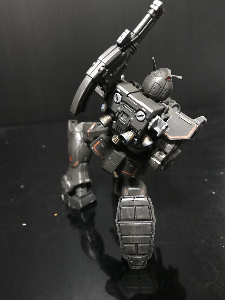 後面
背景があればなんか
それっぽく見えそうだとか
そうでもないとか…笑笑
なにせ黒系色だから汚しが
困った困った笑
お師匠からも黒系汚しの
練習にもなると言われて
ましたからね😅