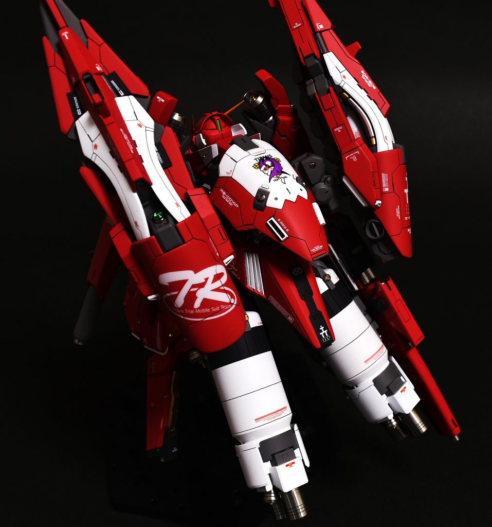 AOZデカールが高騰していた為、泣く泣くプレバンで購入したヘイズルから拝借しました。