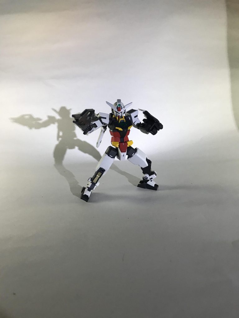 盾の持ち方が独特なので持ち手パーツ自作して持っててもポーズを取りやすくしてます。