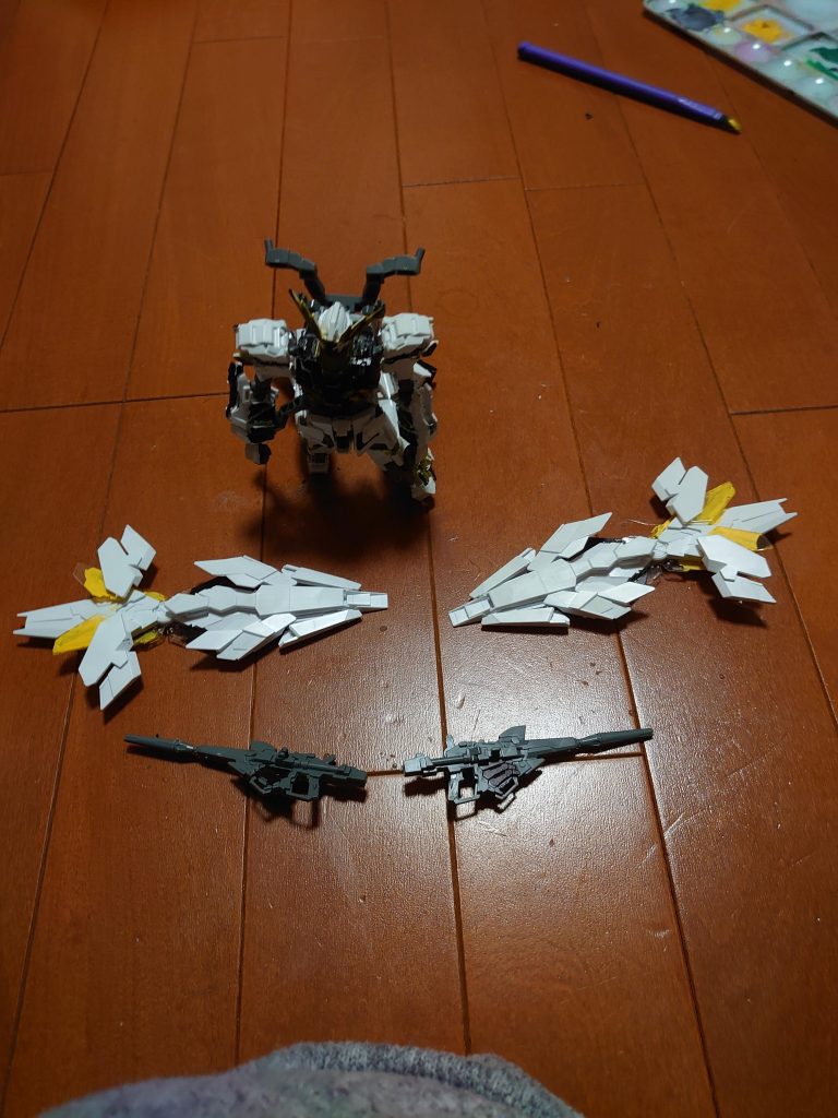 武装はビームマグナム×2とアームドアーマＤＥ×2ですアームドアーマーはvガンダムのダブルフィンファンネルをイメージしました