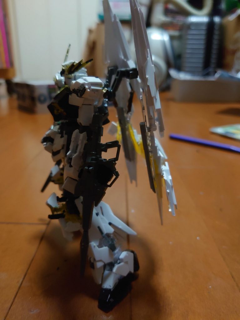 横からですこの時腕のトンファーを付け忘れてましたる