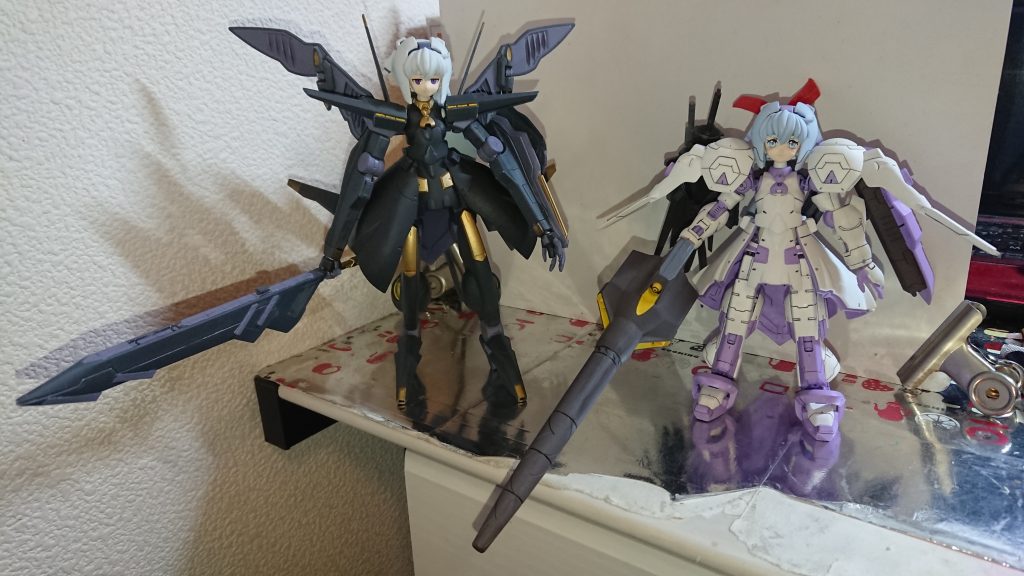 キマリスアソートとのツーショット
アルケーの脚が思ったよりも長かったので、背が一回り高くなってます
今作は存在をぼんやりさせようと、敢えてスミ入れを入れないでいます