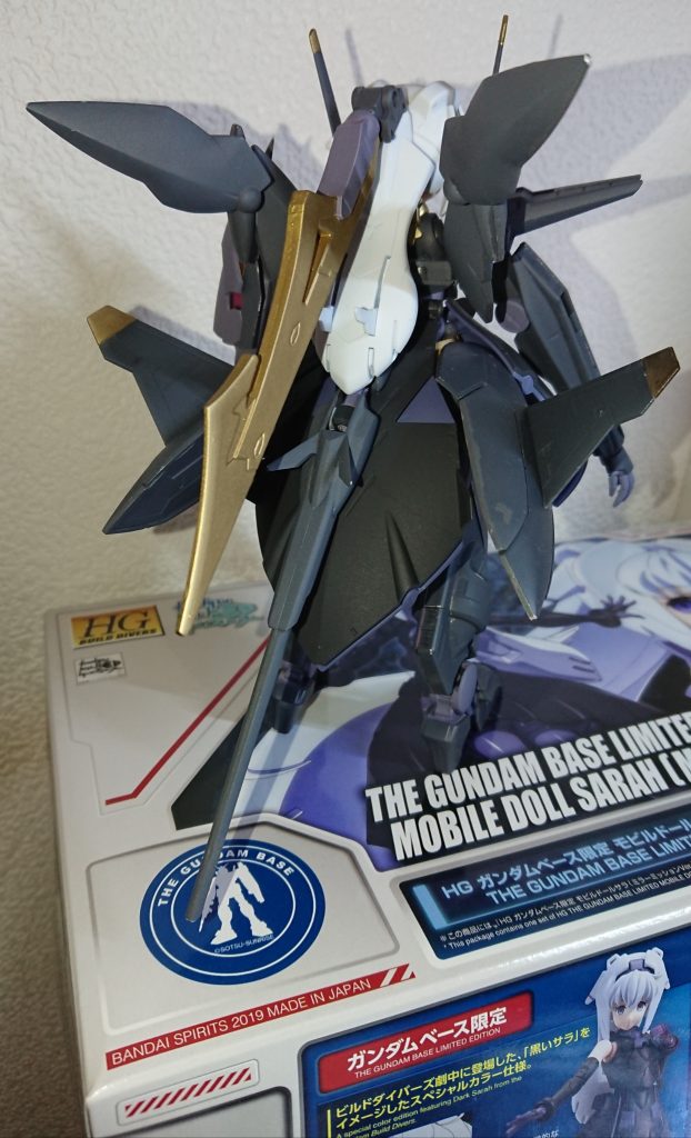 サラ以外のパーツは｢アルケーガンダム｣｢ガンダムレギルス｣｢モビルアーマーハシュマル｣です
｢ライバル機｣ではなく、あくまでも｢悪役機｣から集めています