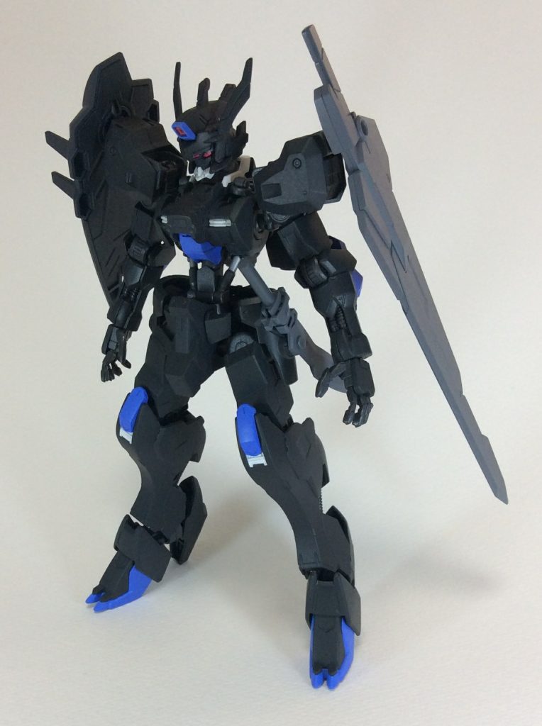 このヴェルニルはアルカディア帝国の実験機レシディーヴの一機となります。
高起動戦闘に特化するため、可能な限り軽量化を施しています。また、重心を上げることで初動の反応速度を上げることに成功しています。