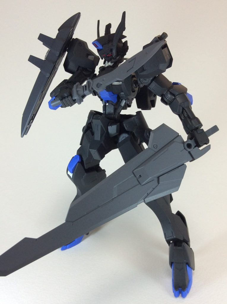 次はダガーナイフとなります。
大剣では小回りが効かないため、それを補うために装備されています。