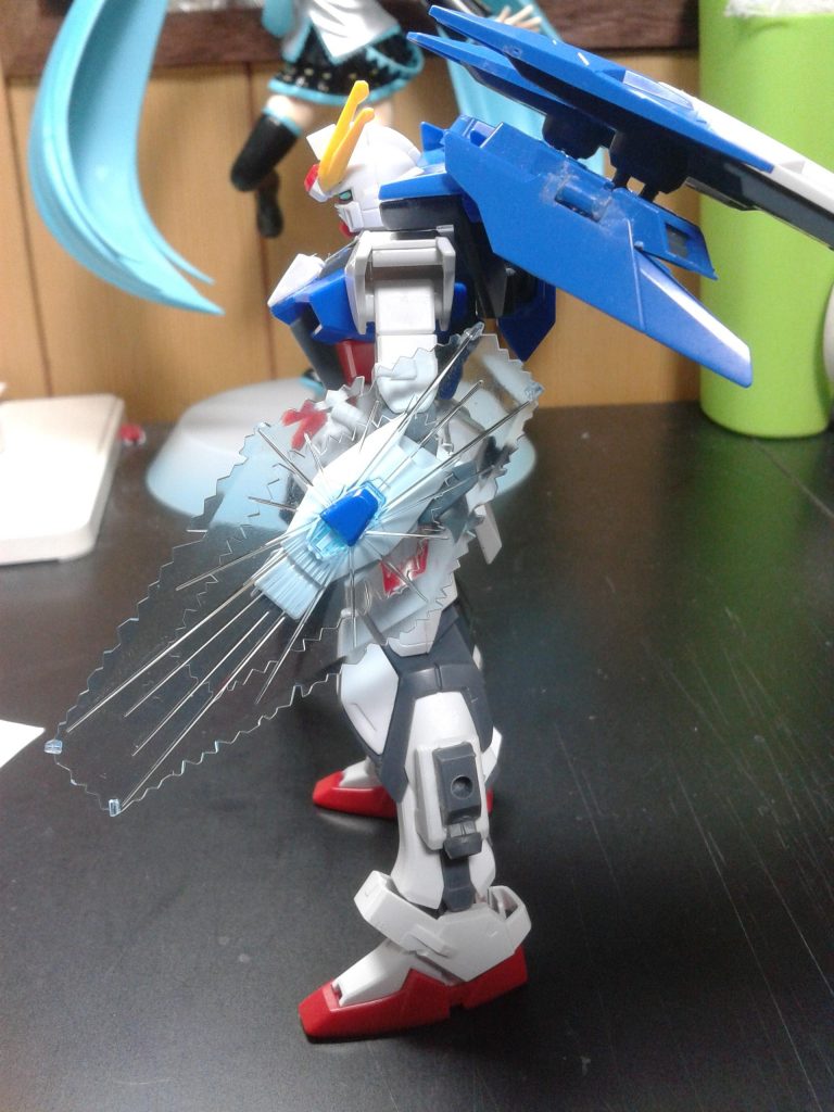 腕にストフリのビームシールド、足にジョイントを足してみました