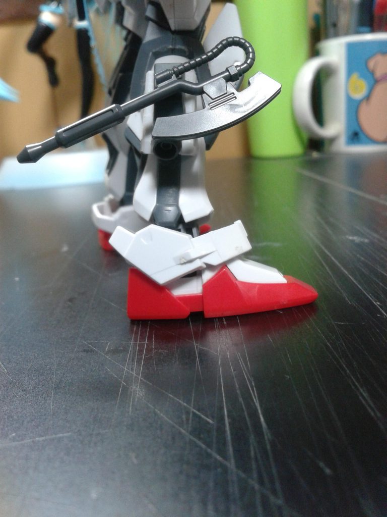 足のジョイントは3ミリなのでこういう風に武装など懸架ができます