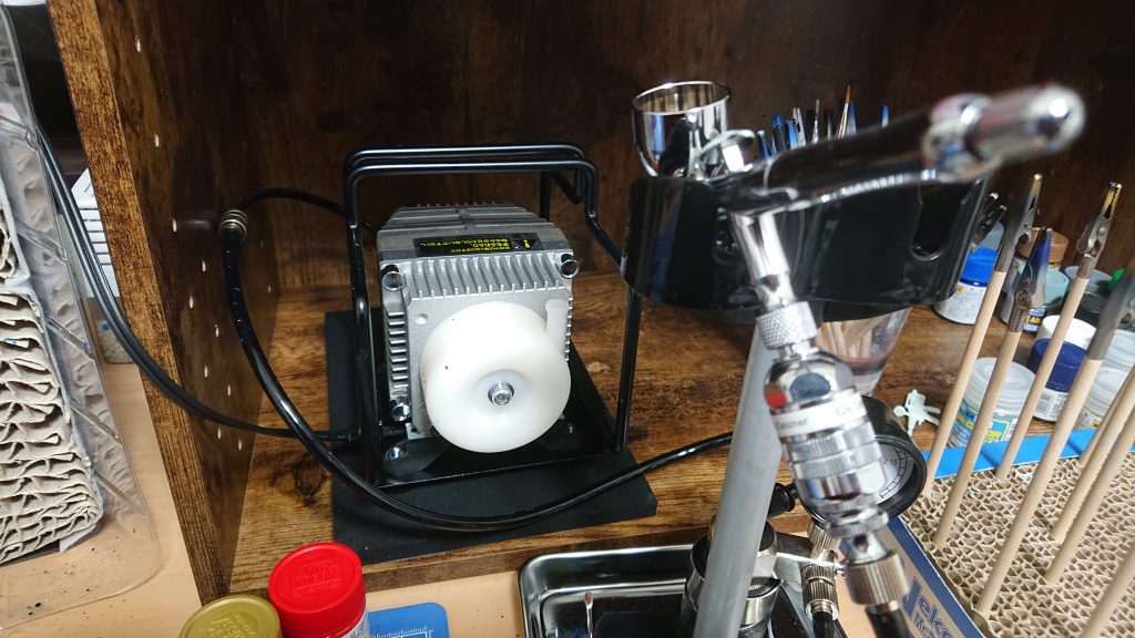 皆大好きL5プラチナセット
ネットで検索したら
初めてのエアブラシならこれ買えって
皆が言っていたので安直に購入
やっぱすげぇよクレオスは