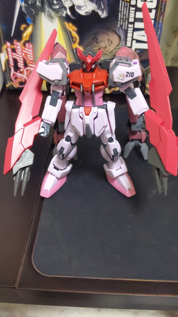 両手に持ってるブレードには迫撃砲搭載。