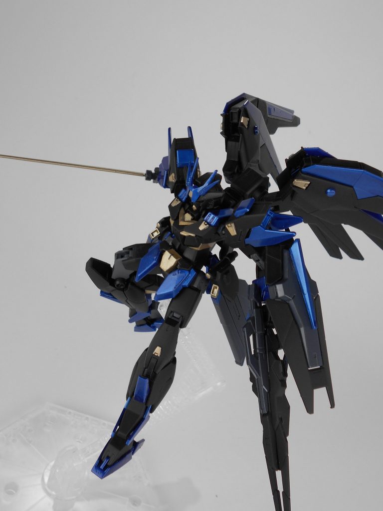 ビームサーベル。ビームライフルと同様にアースリィガンダムの武装をそのまま使用しています。高機動で使用することを前提にしているので、出力調整を考慮せずに最高出力を維持します。