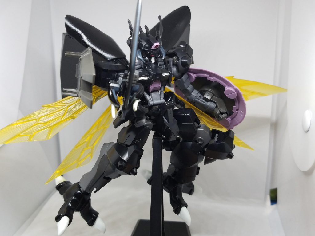 デカールも要るだろうと
オーラバ○ラーに盾は要らないのではないかな？と