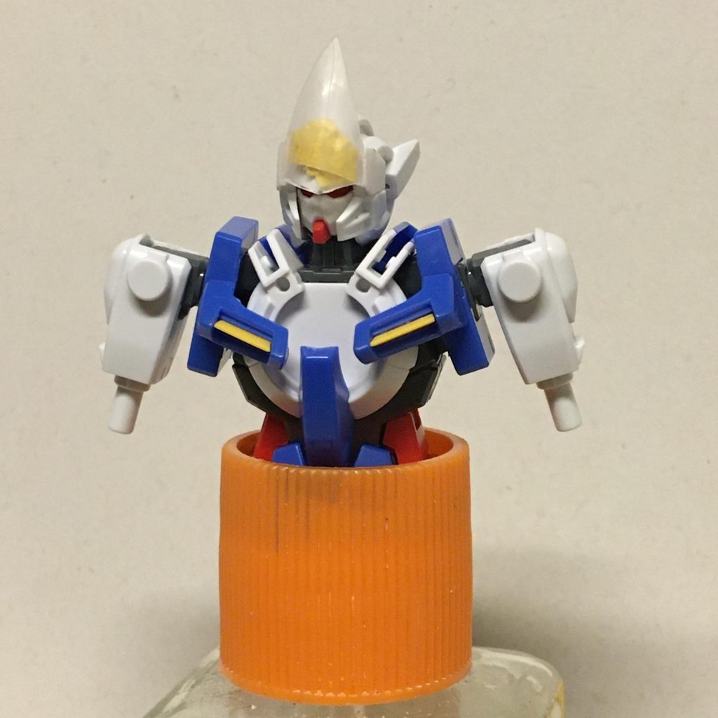 一番の重要部分として、頭部は100均のネイルチップで再現しました。なかなか良いパーツが見つからず、このアイデアが浮かんでとても嬉しい気持ちになりました。😆