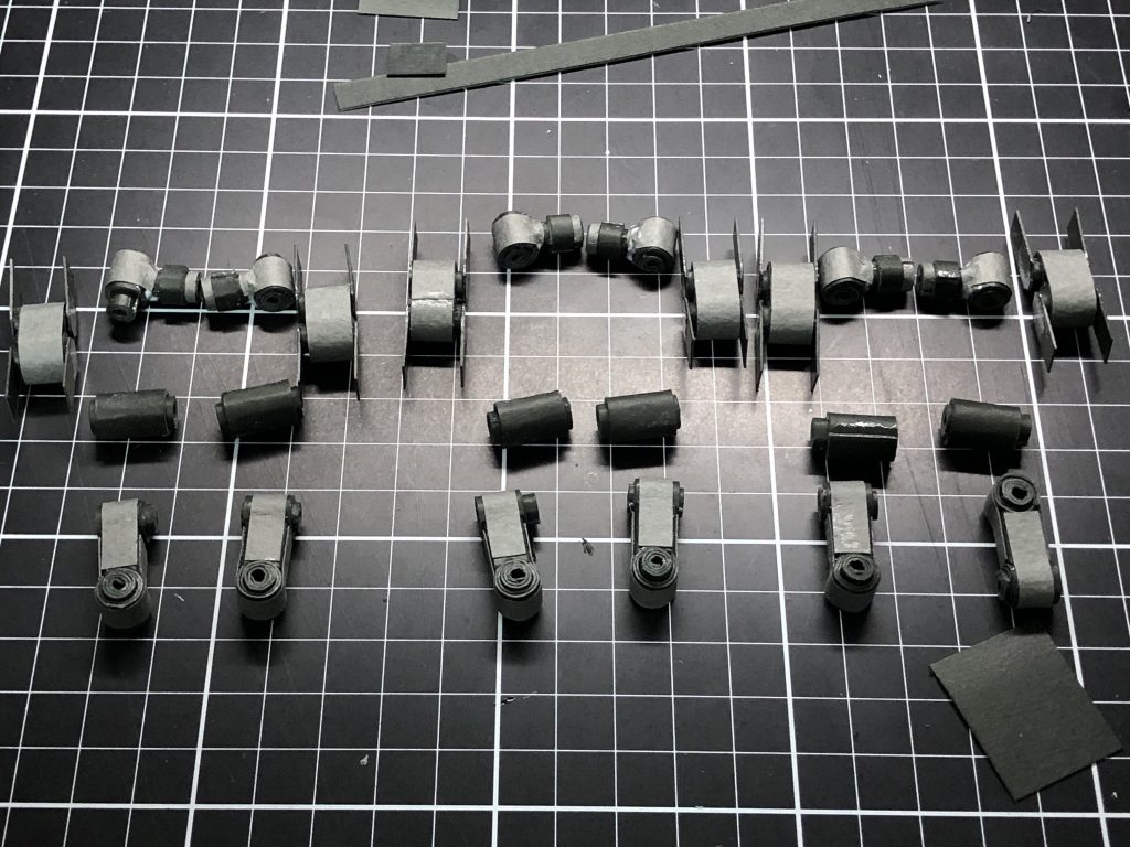 こんな感じで紙を巻き巻きしてスタート。