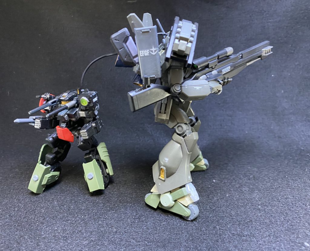 ビームスナイパーライフル装備。
頭部にあるケーブルをミニロトに接続することも可能。