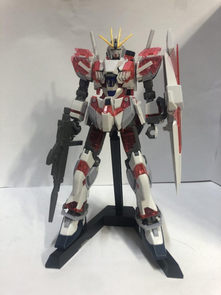 胸部、ふともも、足のサイコフレームは外して他はさっきのように塗装。すみいれしてビームライフルを変更して完成です。割とあっさりで簡単です。全塗装は自分はやらない方が見栄えが良いと思ったので基本的には成形色で。