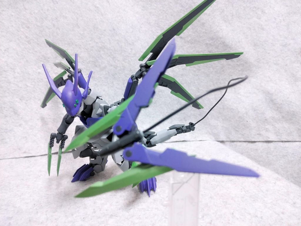 尻尾のブレード
ビーム砲が仕込んであったりワイヤーで先端が飛んだりする複合武器です