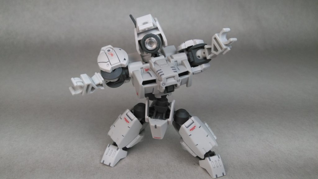 *ホワイトクライン*
SDCSのフレームに30MM、鉄血シリーズなどのパーツを貼り付けました