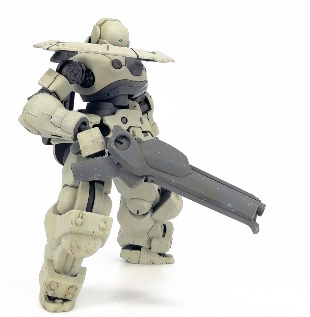 武装はフラッグカスタムの脛にグリップと砲身を取り付けた物。
イメージはランダルカスタム。
標準的な滑腔砲。
どこにでもある信頼と実績の量産品。