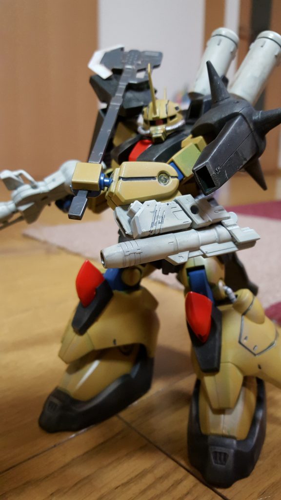 アックスを振り回そうと身構える。