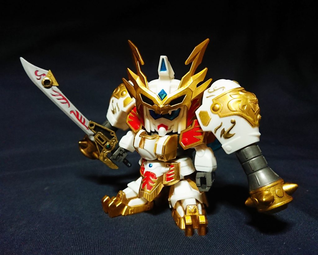 もちろん取り外しもでき通常の孫策に戻せますが、背部で畳んであればまったく目立ちません。
演者のおかげかマッシブ体型でデザインは三国伝上位だと思います。