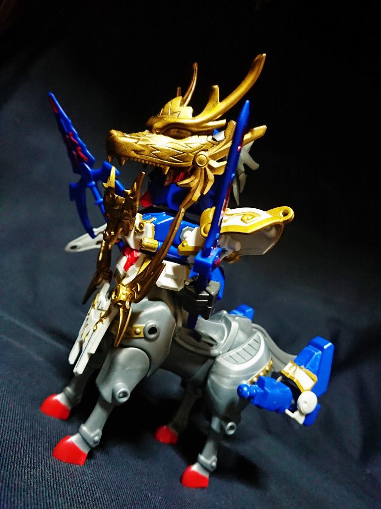 錦馬超モード
本編未登場のパワーアップ形態です。
流星馬の首をハメ込みの着脱式に改修し、馬超の股下部分も馬胴体に接続できるように改修しています。
前面を設定画より少しアレンジしています。
馬超の足って実は独立式なのかなw