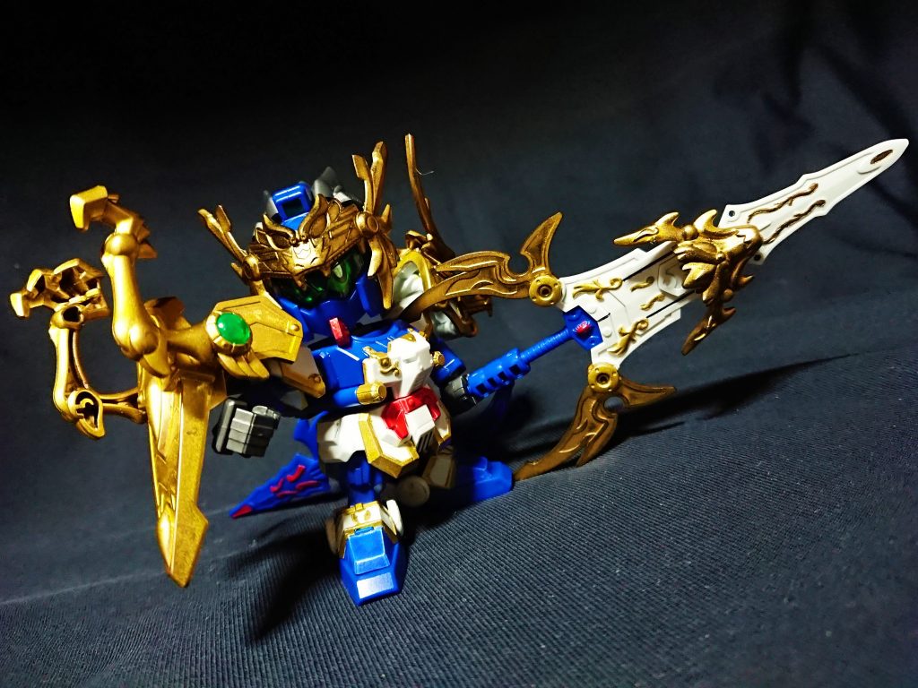 五誇将 智龍甲の鎧
翔烈帝龍装劉備の龍輝宝の一部を装備した五誇将形態です。
BBW龍装版の龍輝宝は少し大きめのため、肩が下がらないように接続箇所を改修しています。