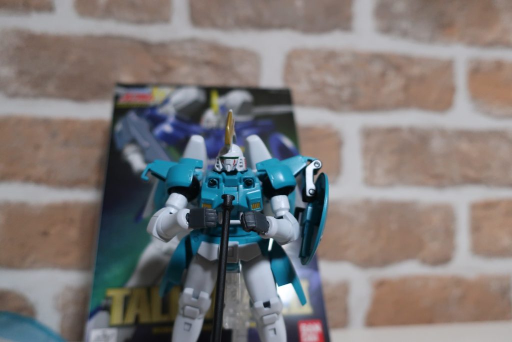 トールギスⅡといえば、このポーズでしょう。
がしかし、手が届かない。組み立てしかできない自分にはこれが精一杯。しかし、かっこいい。