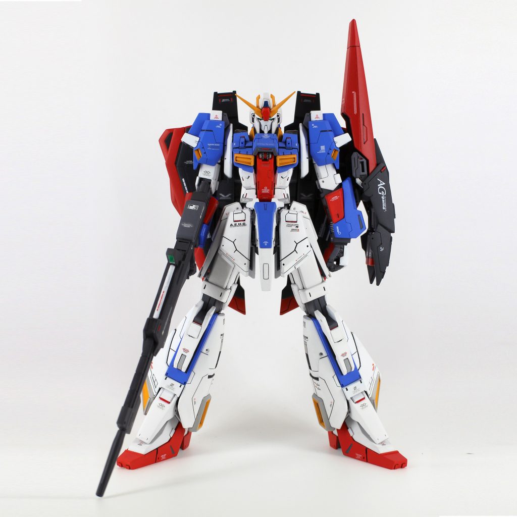 基本素体:HGBFライトニングゼータ
アンテナ・お腹周り・武装:RGゼータ
肩以外の腕・腰回り・スリッパ・バックパック・武装:HGUCゼータ
腰関節部は理想のプロポーションを目指し数ミリ単位の長さ調整。腰サイドアーマー形状変更。
股関節はS字立ちが決まるよう、ライトニングゼータ腰パーツの脚基軸を若干フロント寄りに改造。
胸青中央ブロックボリュームアップ。肩ヒートシンク新造。膝白パーツ新造。つま先延長。
他はわりとキットのままのプロポーションです。