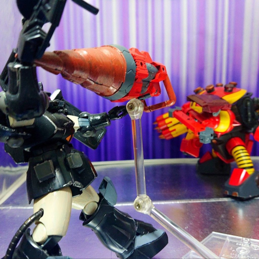 左腕ロッドアームにマウントされたドリルはロックを解除し、敵機へ投擲することも可能。
射出ではなく原始的な投擲です(笑)。