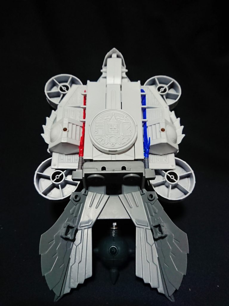 ソレイユは船底に環状のIフィールド発生装置を装備しているので、玉璽(大)を利用しました。
普段はスミ入れをほとんどしませんが、ここまで白いとスミ入れしたら逆に汚くなりそう…