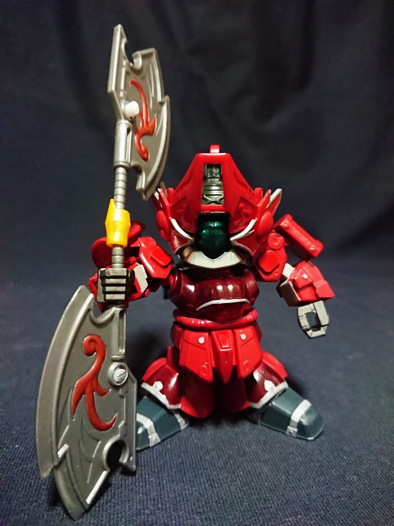 孫策に仕え山越討伐で活躍し、後に義弟の呂蒙が孫策に仕えるきっかけを与えた将。
武力は呂蒙の師というだけに高く、碧斬斧よりも大きな斧 紅斬斧を振るい戦う。